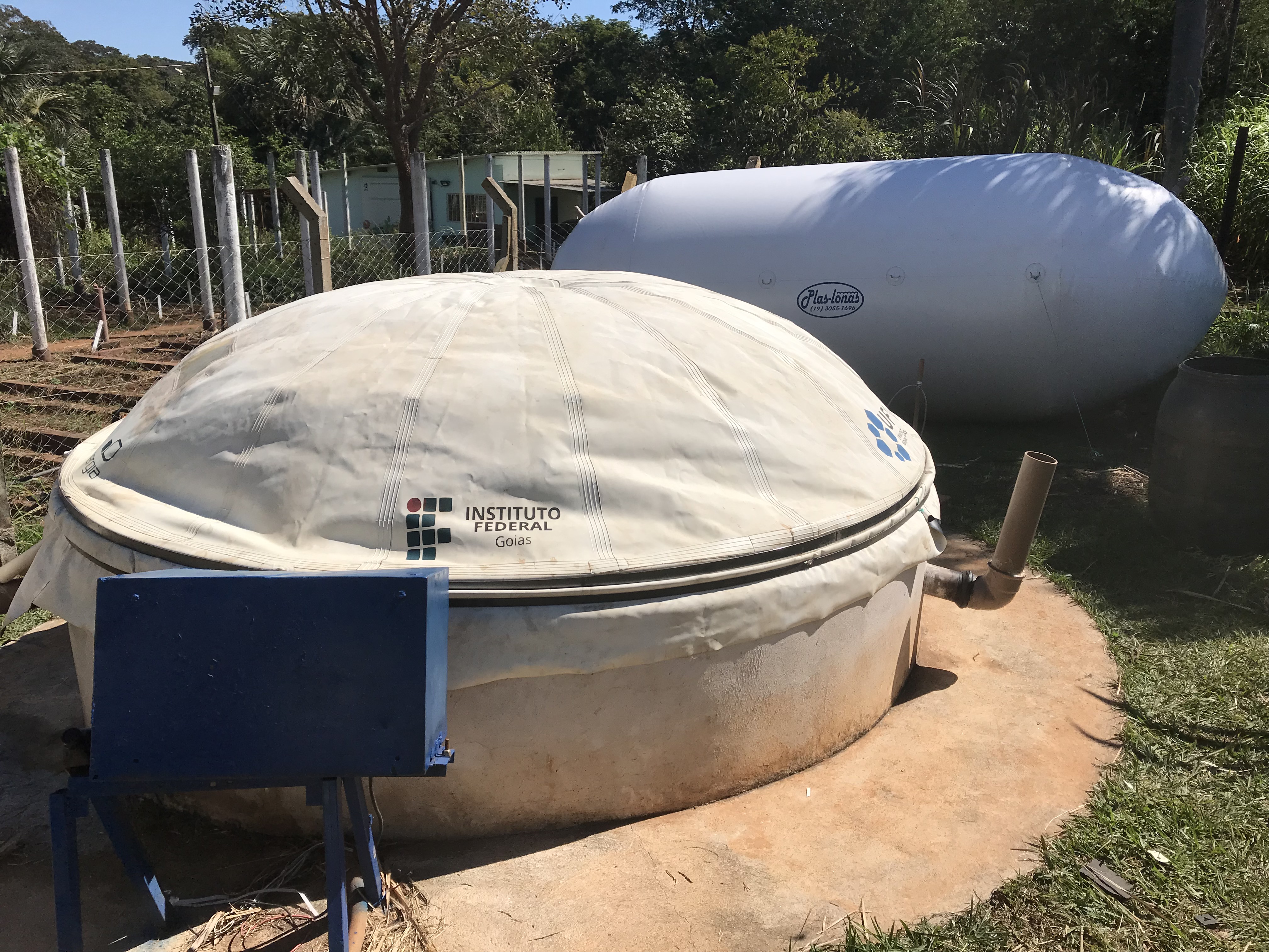 O laboratório de biogás encontra-se na área de Agroecologia da UFG, coordenado por professor Wilson Mozena Leandro da Escola de Agronomia da UFG.